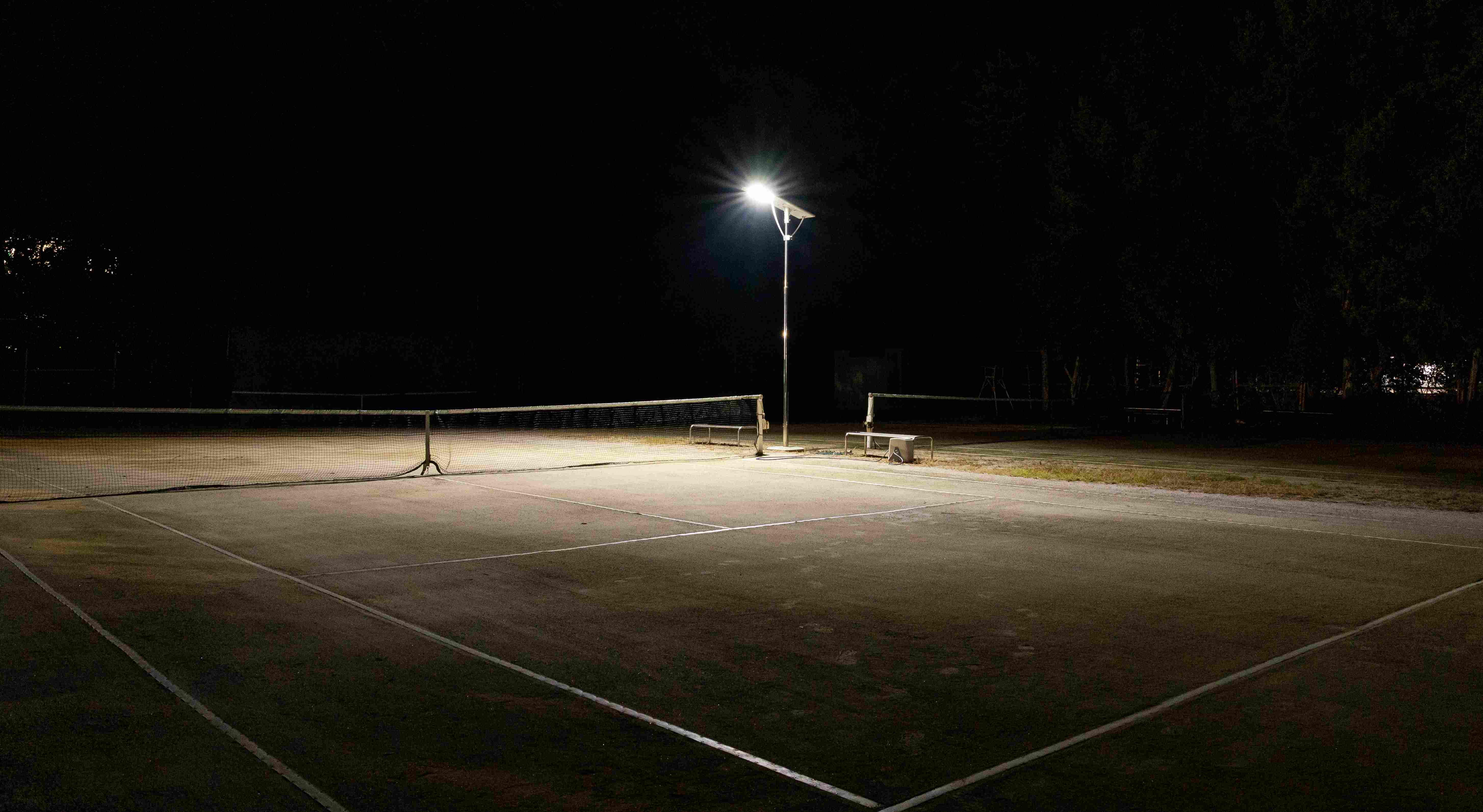 ＬＥＤソーラー外灯(GIANT LIGHT-W100-SUS)を設置